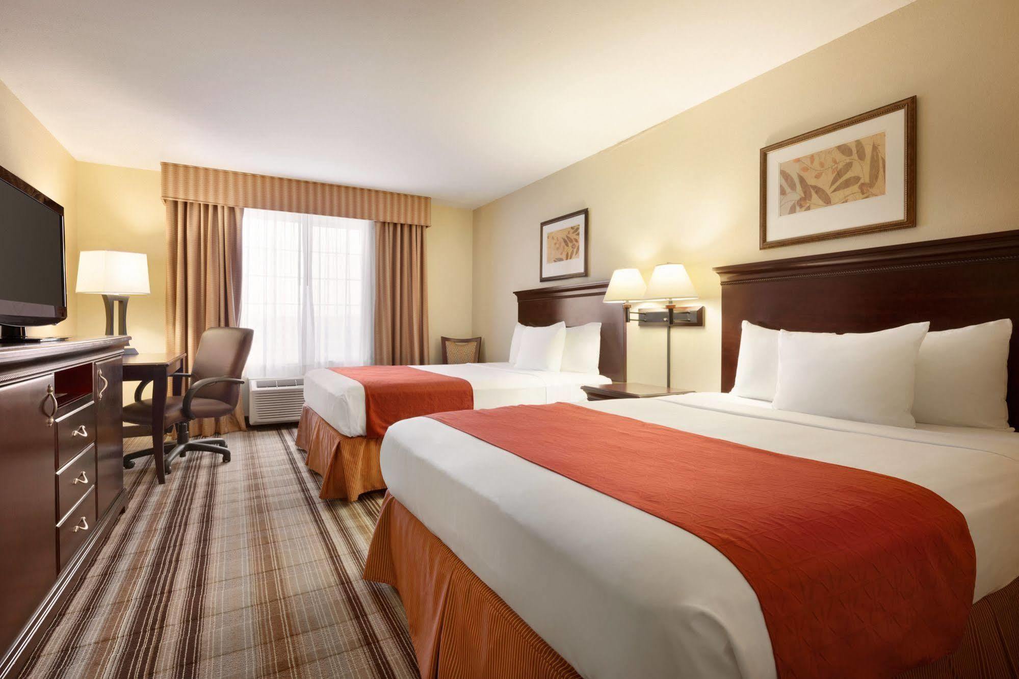 Country & By Radisson, Lexington, Va