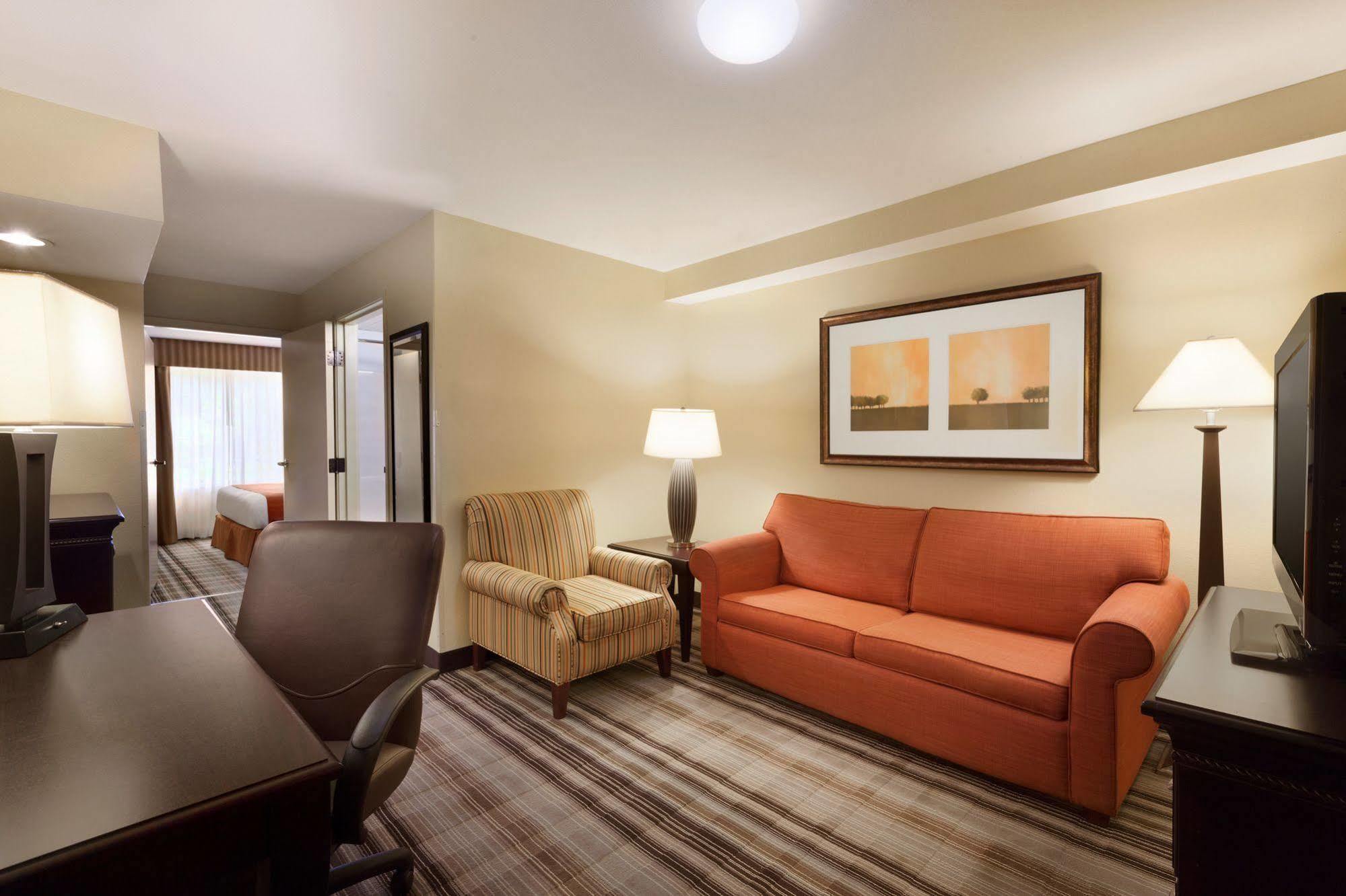 Hotel Country & By Radisson, Lexington, Va